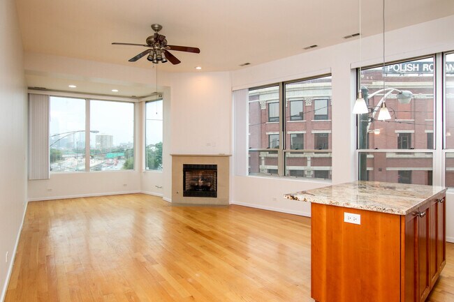 Foto del edificio - 1001 N Milwaukee Ave