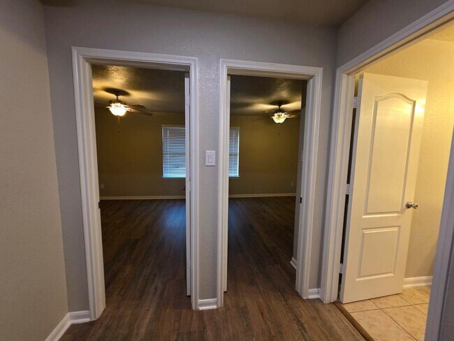 Building Photo - 25335 Briscoe Village Dr