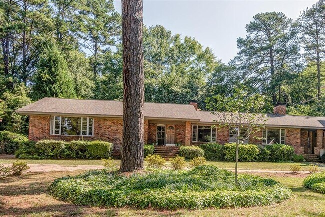Building Photo - 4596 Club Dr NE