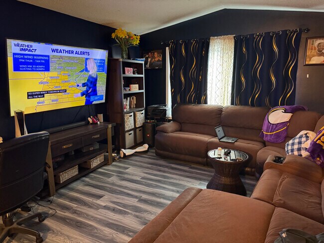 Foto del edificio - 1525 McIntosh Cir