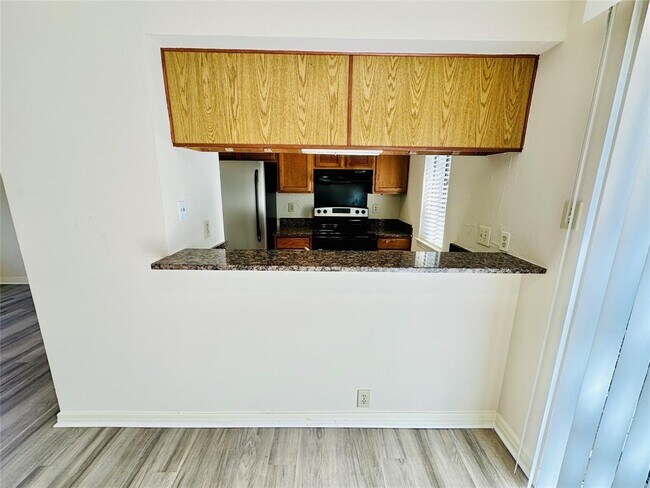 Foto del edificio - 6810 Deatonhill Dr