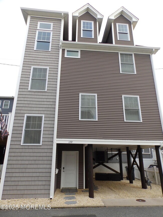 Building Photo - 159 W Bay Way