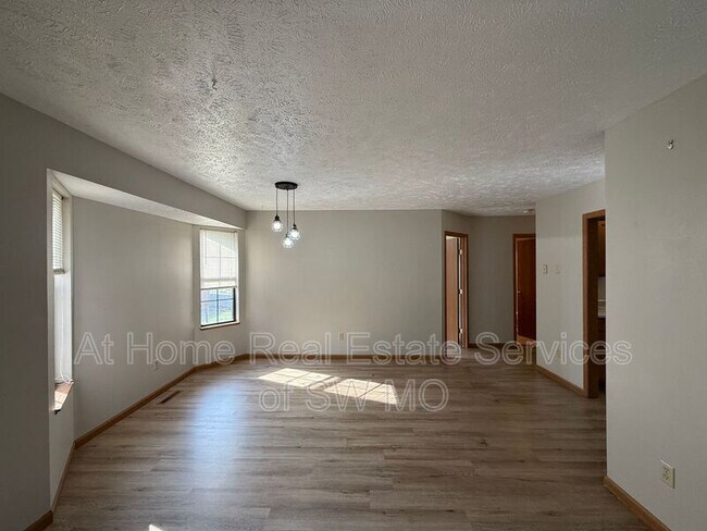 Foto del edificio - 506 W Warren Ave