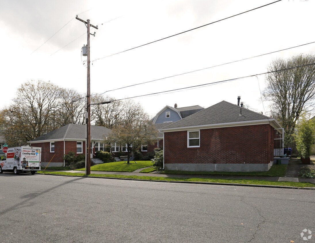 Primary Photo - Hallman Court