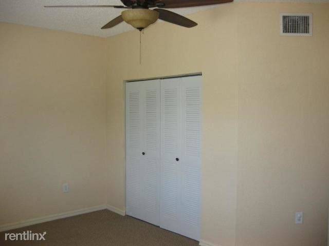 Building Photo - 320 Crestwood Cir
