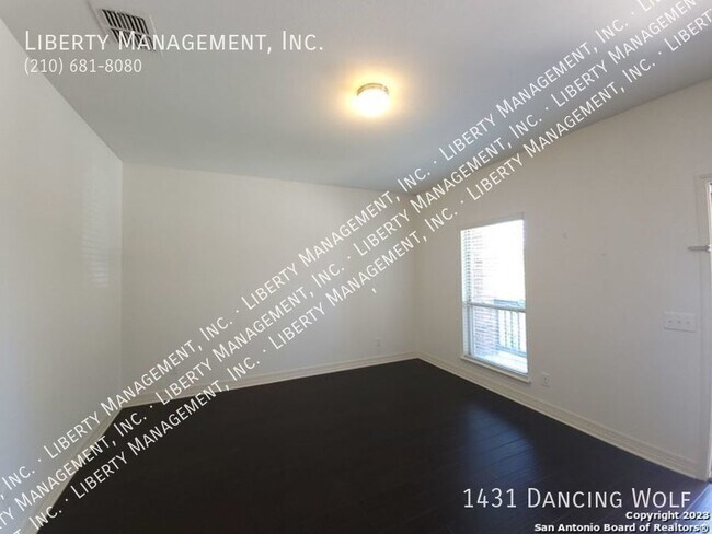 Foto del edificio - Beautiful 4 Bedroom Home in the Lovely Nei...