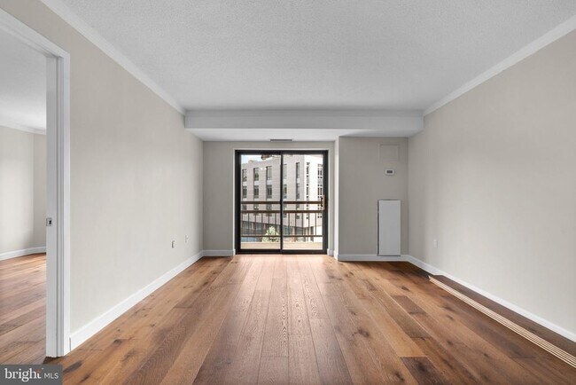 Foto del edificio - 2111 Wisconsin Ave NW