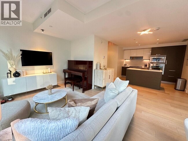 Building Photo - 1499 W Pender St