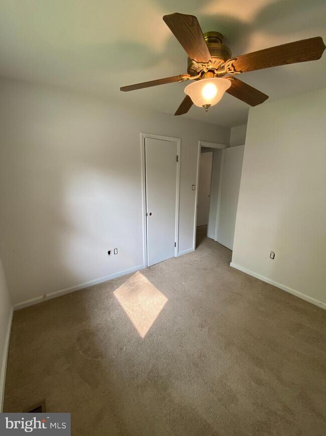 Foto del edificio - 4604 Kenwood Dr
