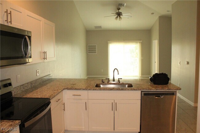 Foto del edificio - 912 SW 39th Terrace