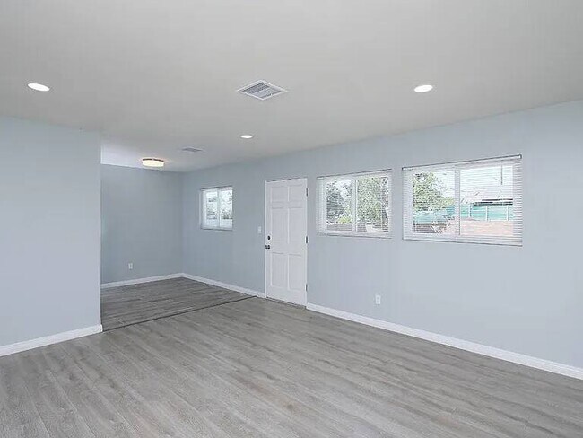 Foto del edificio - 7901 Newcastle Ave