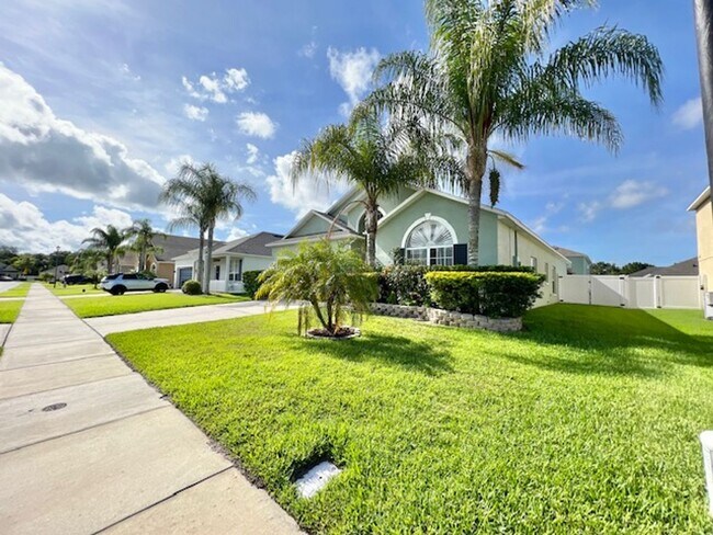Building Photo - Sanford - 4 Bedroom, 2 Bathroom - $2,445.00
