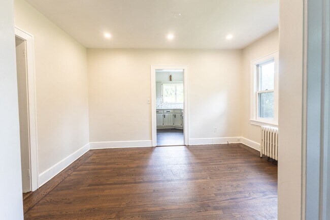 Foto del edificio - Spacious 3-bedroom, 2-bathroom (Full House...