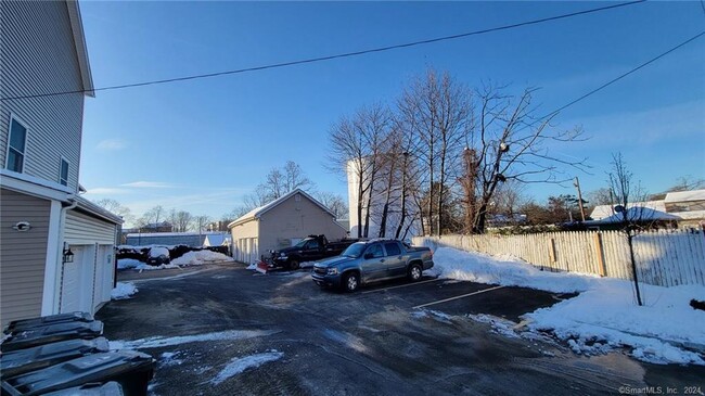Building Photo - 60 Maple Ave