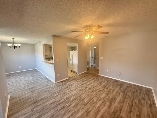 Foto del edificio - Open Concept 2bed 2bath updated condo centrally located in South Daytona for $1350 per Month!