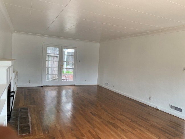 Building Photo - 3 br, 1.5 bath Apartment - 32 Via Ventura