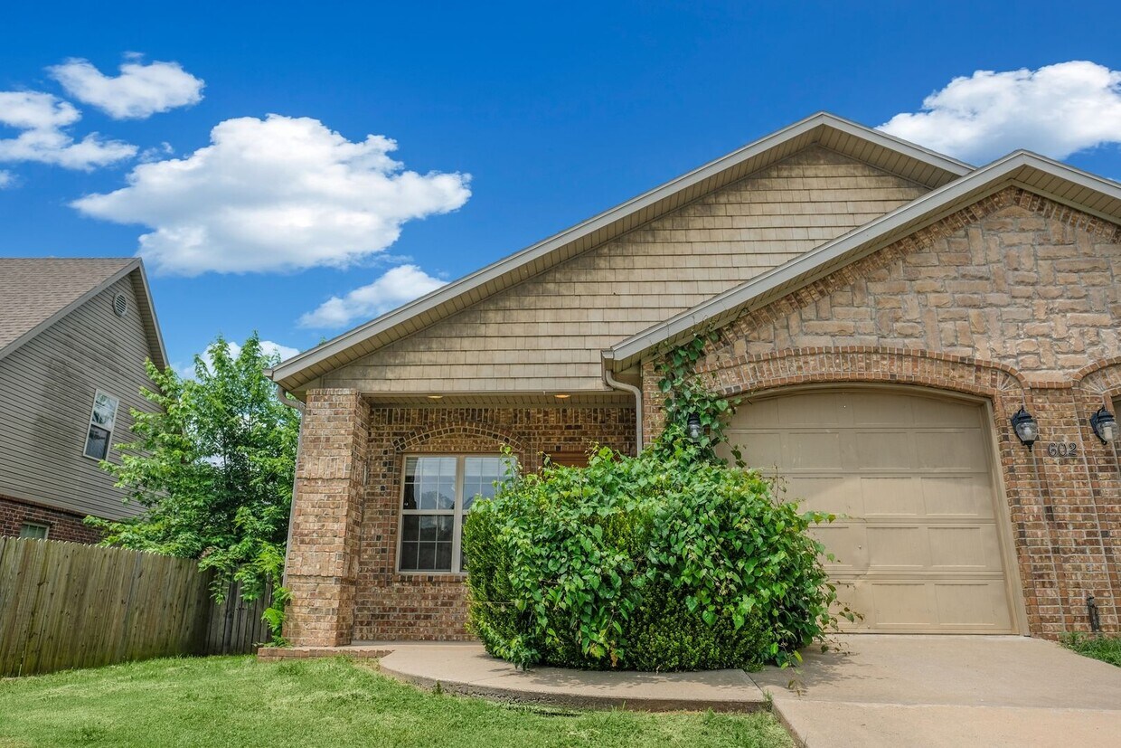 Foto principal - 602 SW Caprington St