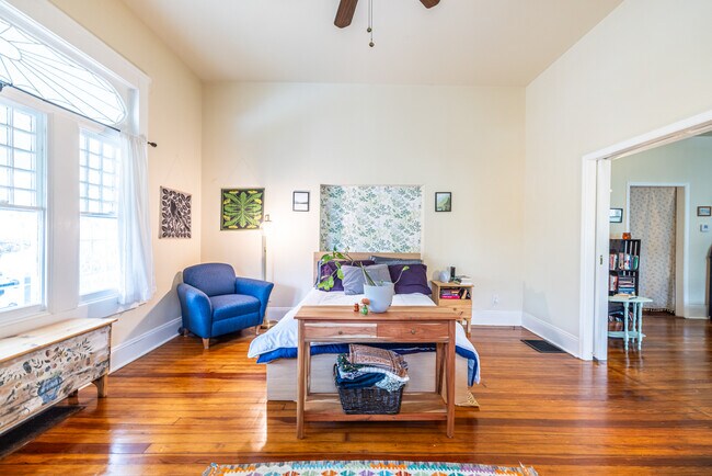 Foto del edificio - 1206 Mansfield Ave NE