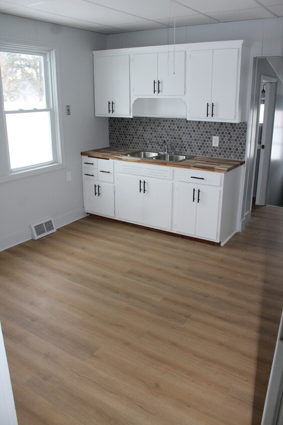 Foto principal - 9141 River Rd