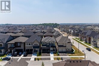 Building Photo - 40 Icon St