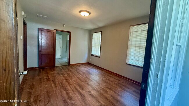 Foto del edificio - 2047 W 16th St