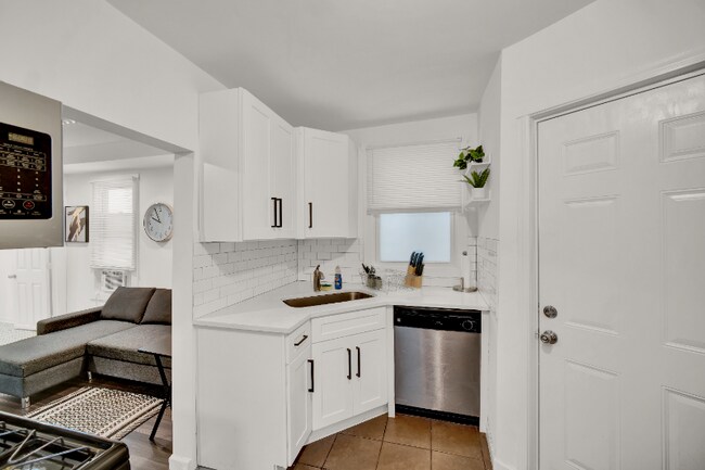 Foto del edificio - 1721 N Kimball Ave