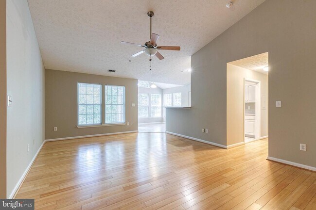 Foto del edificio - 2 bed 2 bath condo in sought after Piney O...