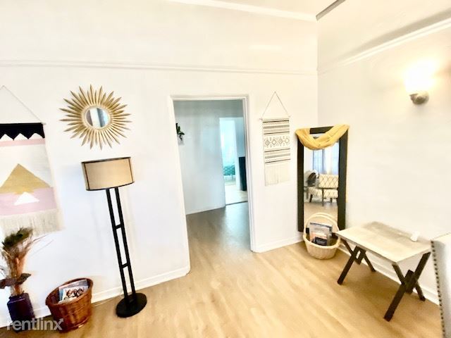 Foto del edificio - 3 br, 1 bath Duplex - 1955 South Bronson A...