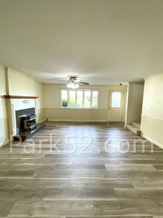 Building Photo - 5959 S 12th St