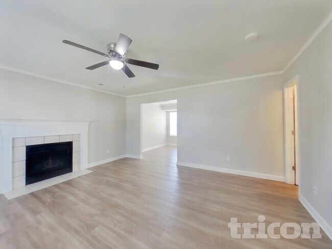 Foto del edificio - 3933 Far West Dr