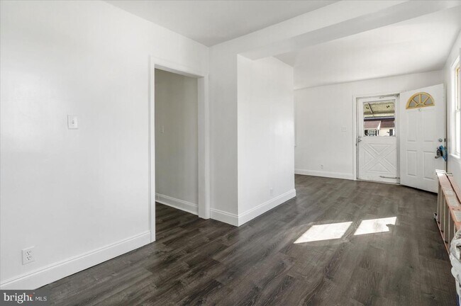 Building Photo - 6800 Roberts Ave