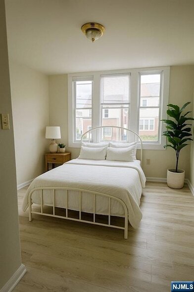 Foto del edificio - 458-460 Leslie Street Unit 2L