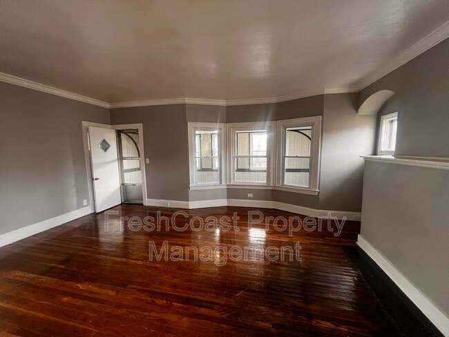 Foto del edificio - 3402 E 145th St