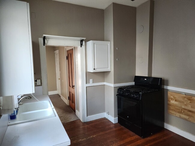 Building Photo - Large 1 Bedroom Downtown Nashua