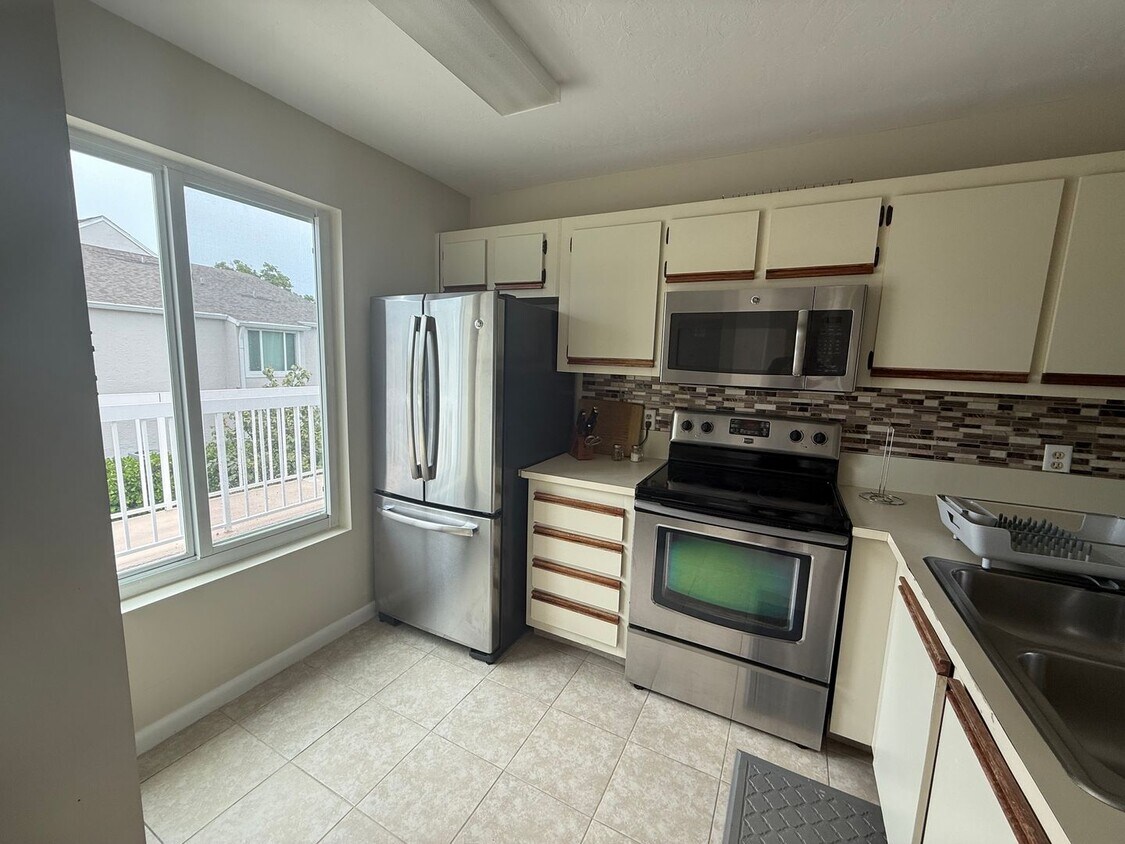 Foto principal - Family Friendly 3 Bedroom Townhome Style C...