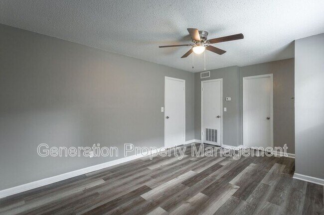 Building Photo - 2414 Lyndon Ave