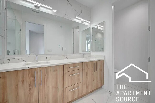 Photo - 3008 W Belmont Ave (Chicago, IL) Apartment