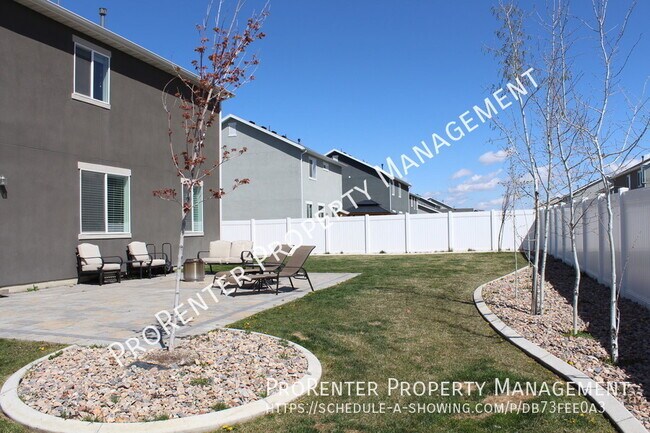 Building Photo - Great Layout! 4 Bed, 3 Bath Syracuse Home