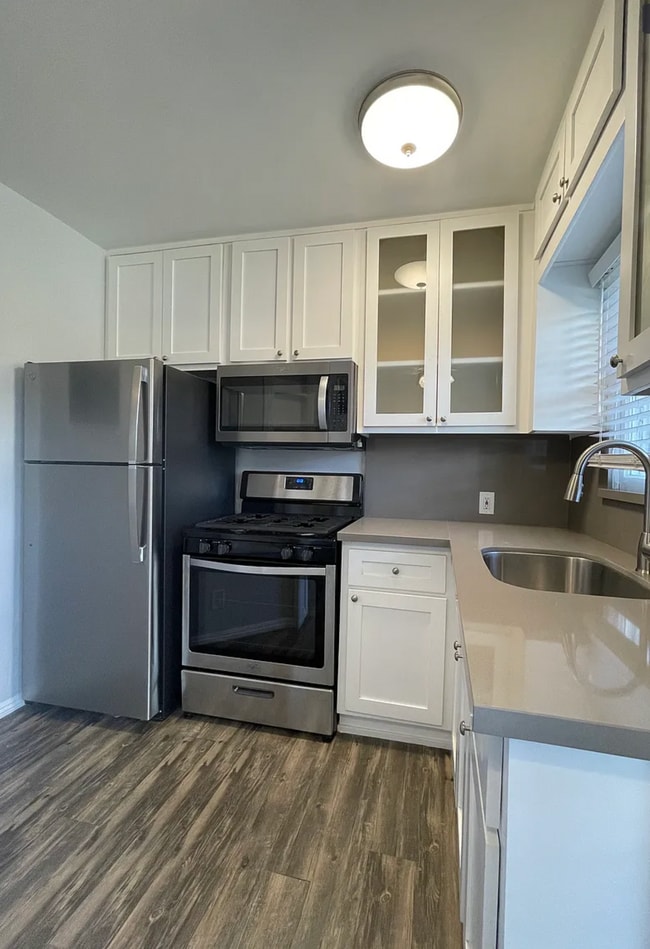 Building Photo - 1815 W Victory Blvd