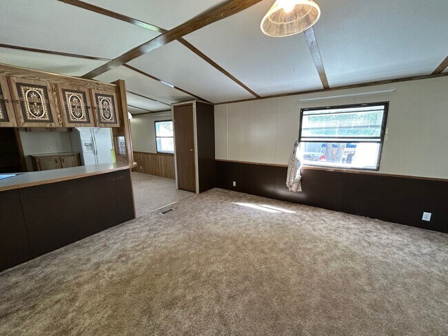 Foto del edificio - 3 Bed 2 Bath Mobile Home W/ Many Amenities...
