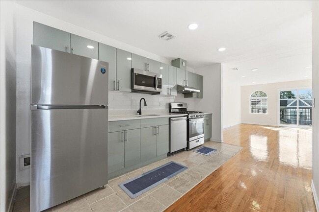 Foto del edificio - 624 Bramhall Ave