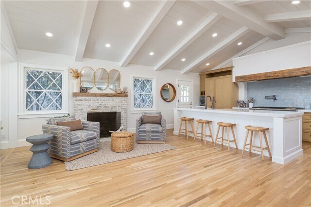 Building Photo - 14 S Encino