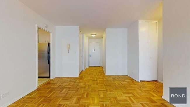Building Photo - 333 E 49th St
