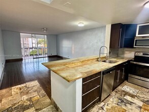 Building Photo - 900 NE 12th Ave