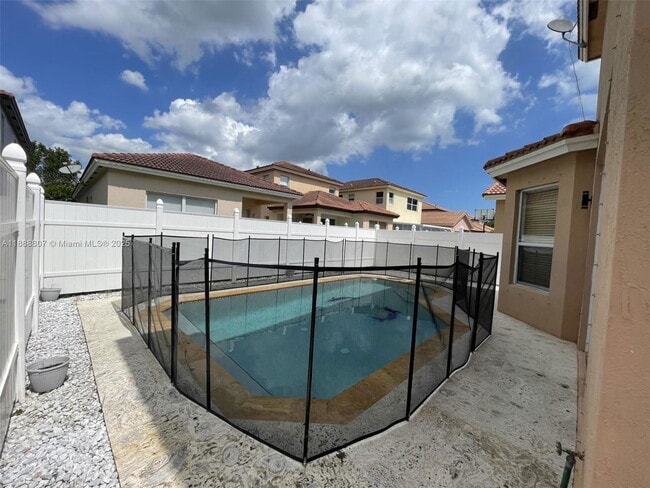 Foto del edificio - 3725 NE 10th St