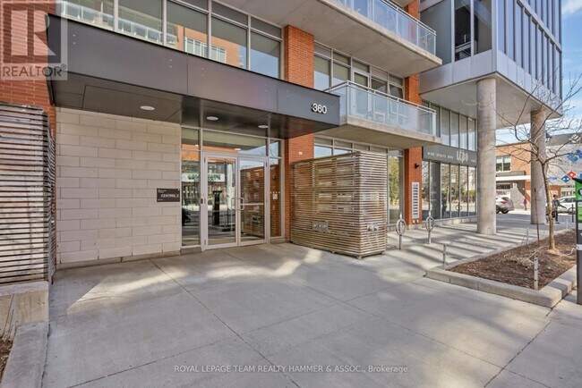 Photo du bâtiment - 360-360 McLeod St