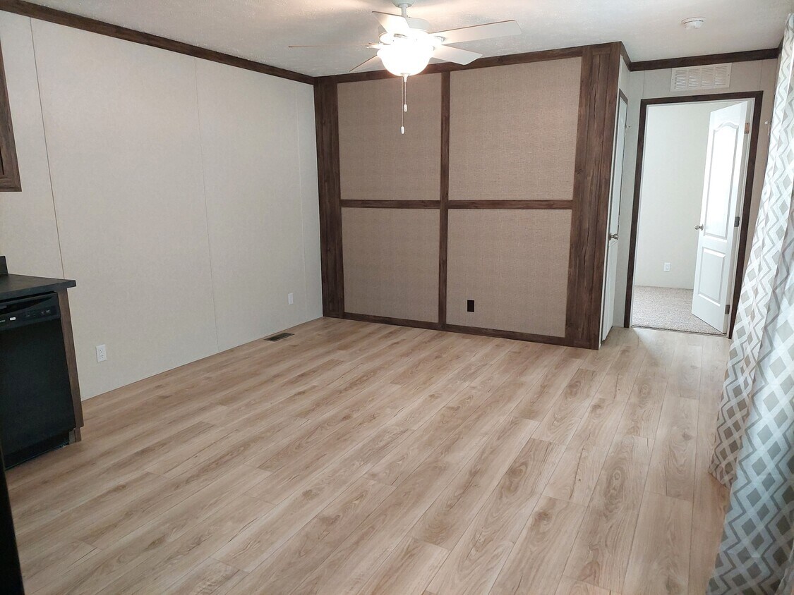 Building Photo - 305 Mulberry