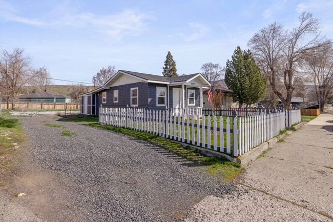 Building Photo - 2427 Garden Ave