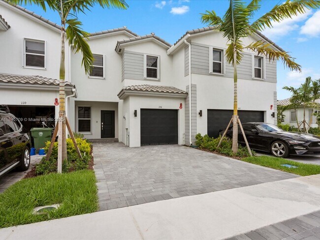 Building Photo - 106 SW 184th Ave