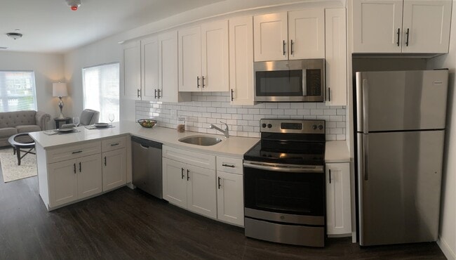 Kitchen - 68 Park Ave